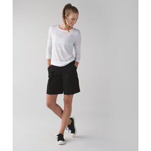 Lululemon Women's Long Story Short Golf Black Pleated Bermuda Casual Size 6